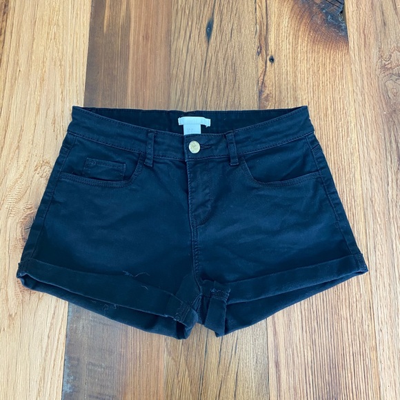 Black Cuffed Shorts - Picture 2 of 4